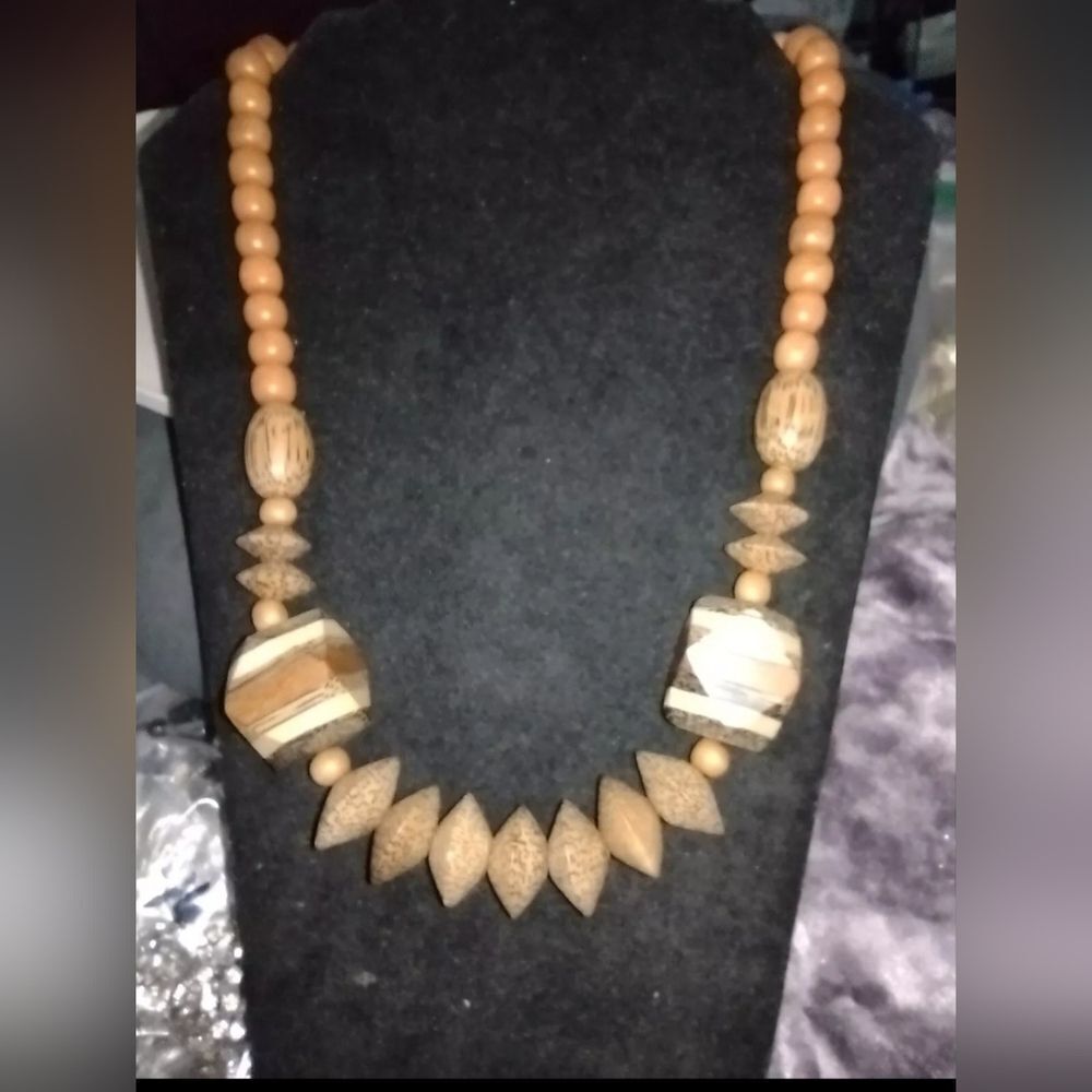 Vtg 1960sWood Bead Necklace Chunky 22" Graduated disc & diamond shape Wood beads
